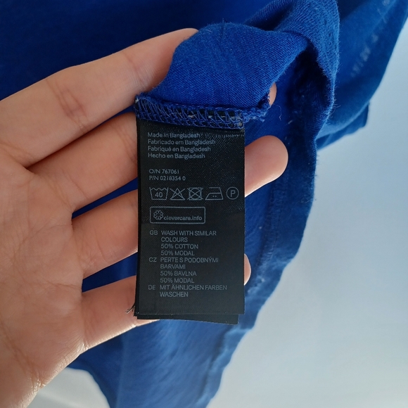 🎀2/$12🎀 H&M Basics Royal Blue Loose Tank Top - Picture 4 of 4